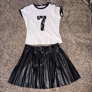 XL White and Black Number 7 Tee